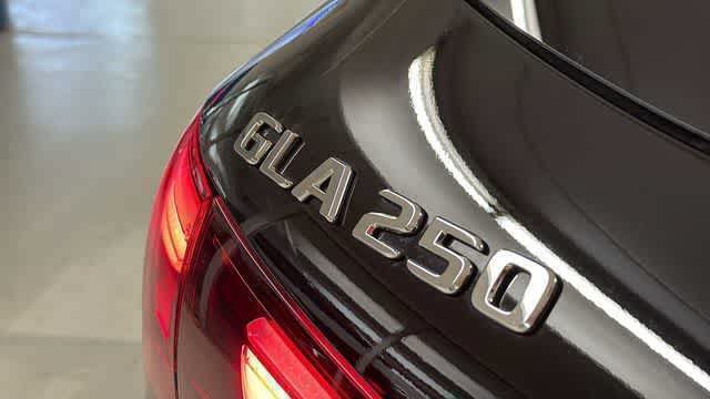 Used 2025 Mercedes-Benz GLA 250 4MATIC image 9