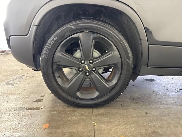 Used 2018 Chevrolet Trax Premier w/ Midnight Edition FWD image 11