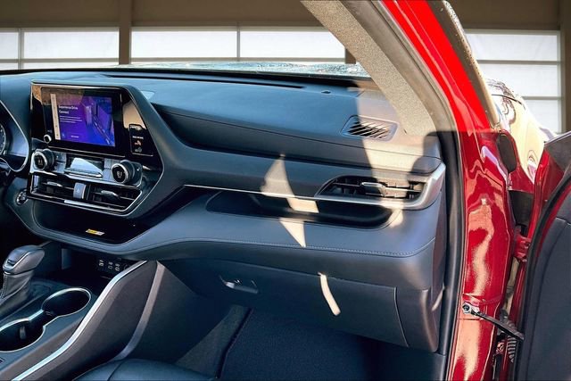 Used 2023 Toyota Highlander XSE image 17