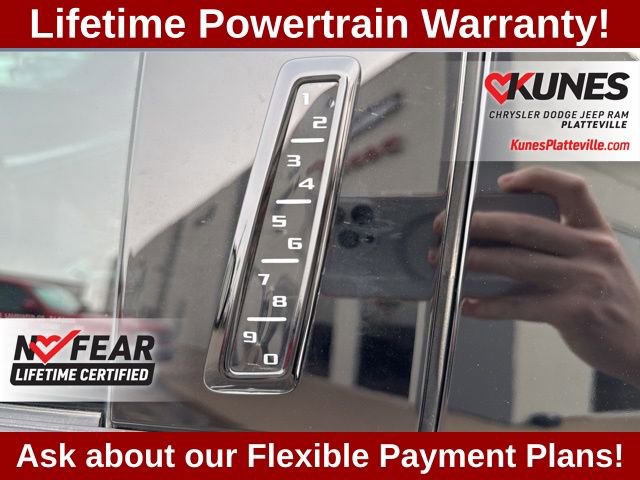 Used 2025 Cadillac Escalade Premium Luxury image 16