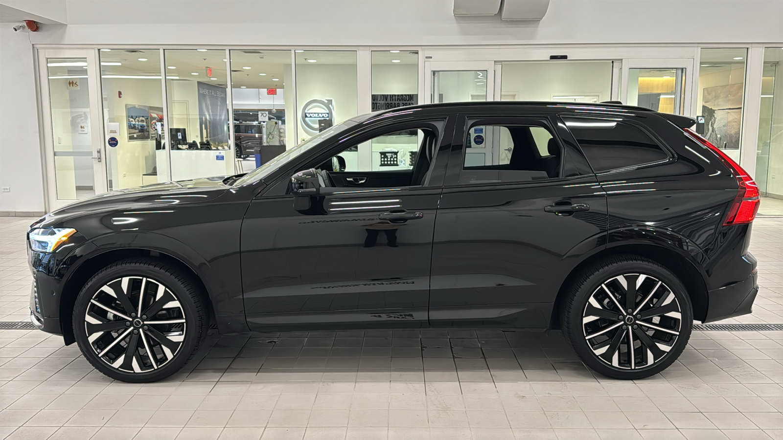 Used 2026 Volvo XC60 B5 Ultra AWD/4WD image 8