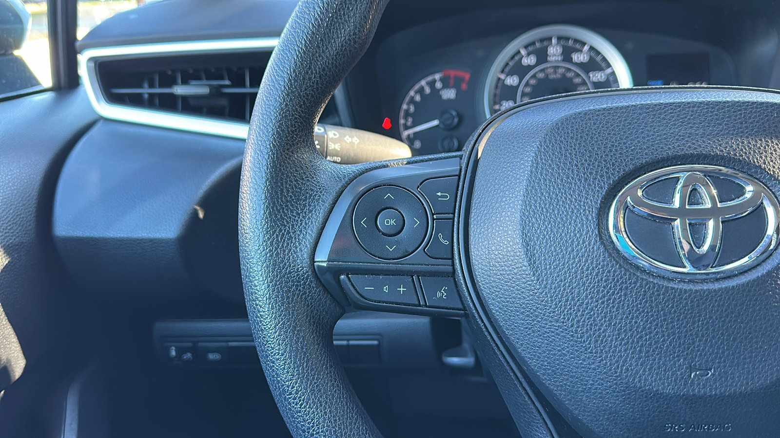 Used 2022 Toyota Corolla LE image 15