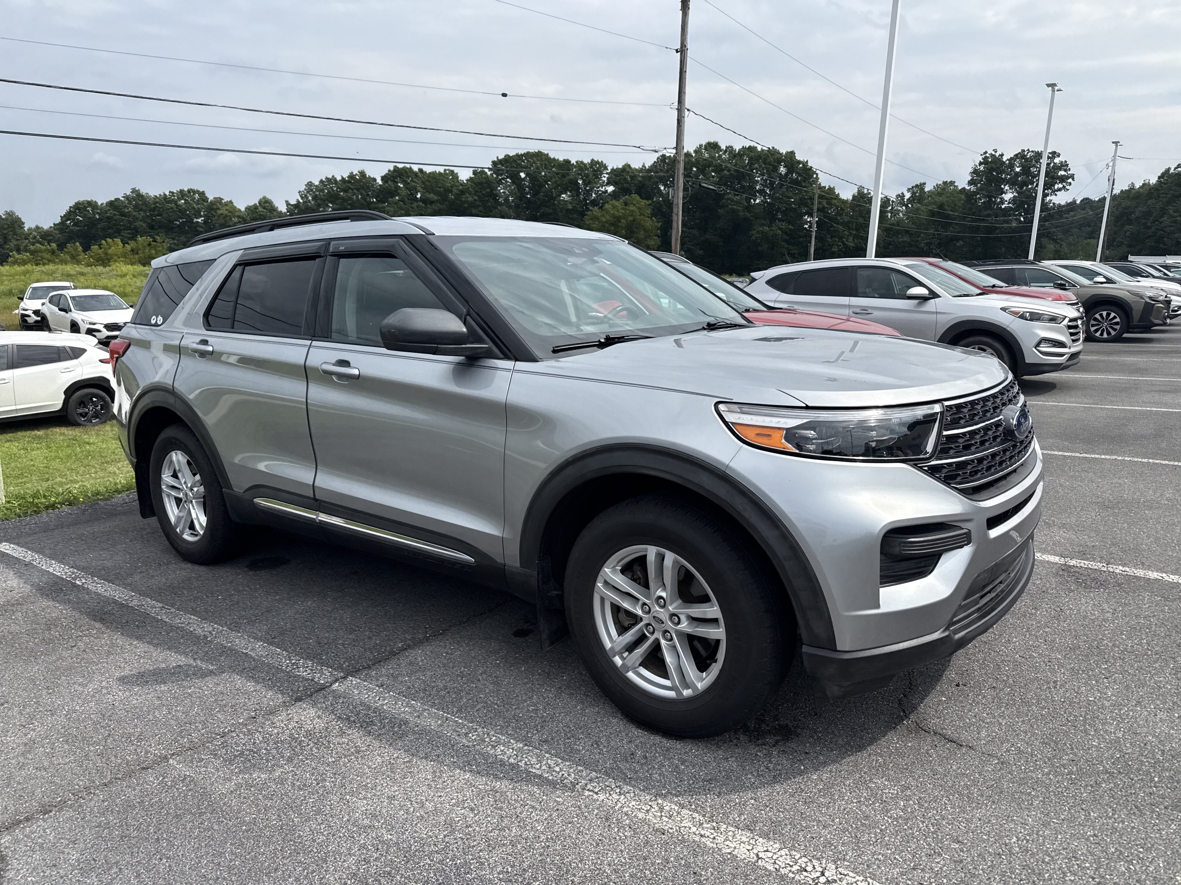 Used 2020 Ford Explorer XLT w/ Comfort Package AWD/4WD image 2