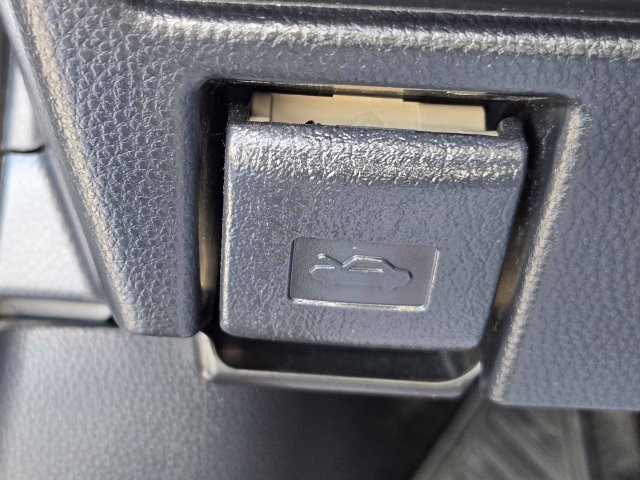 Used 2023 Toyota Prius XLE FWD image 22