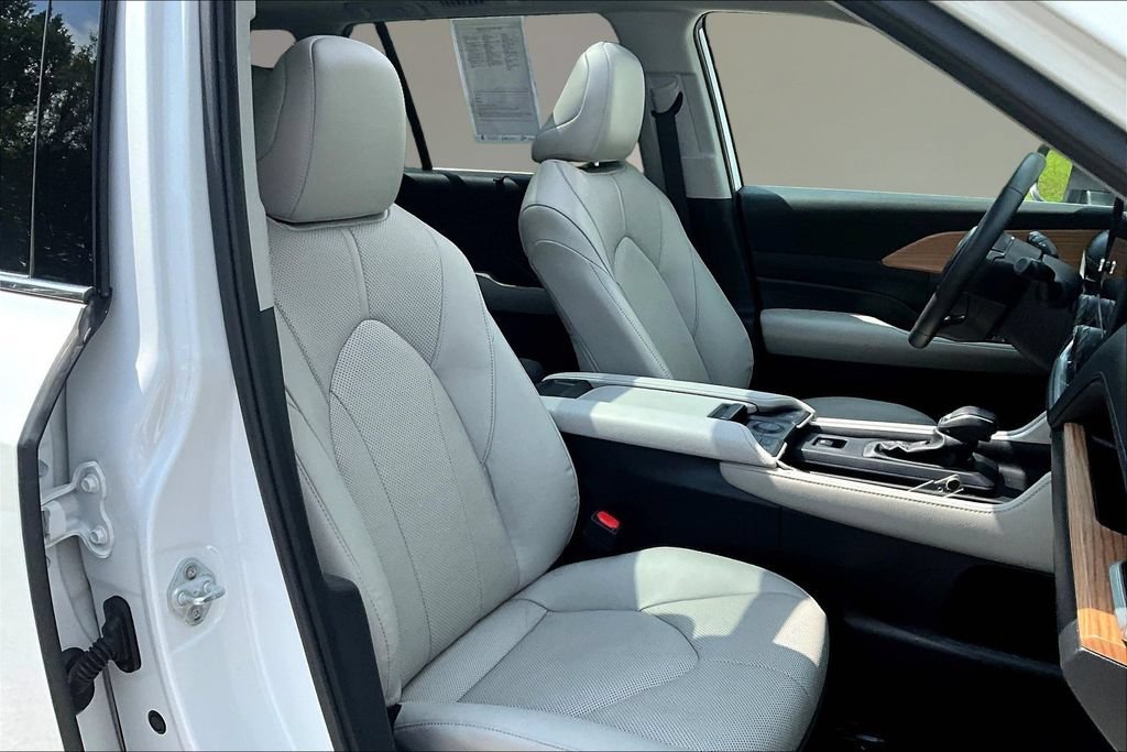 Used 2024 Toyota Grand Highlander AWD image 28