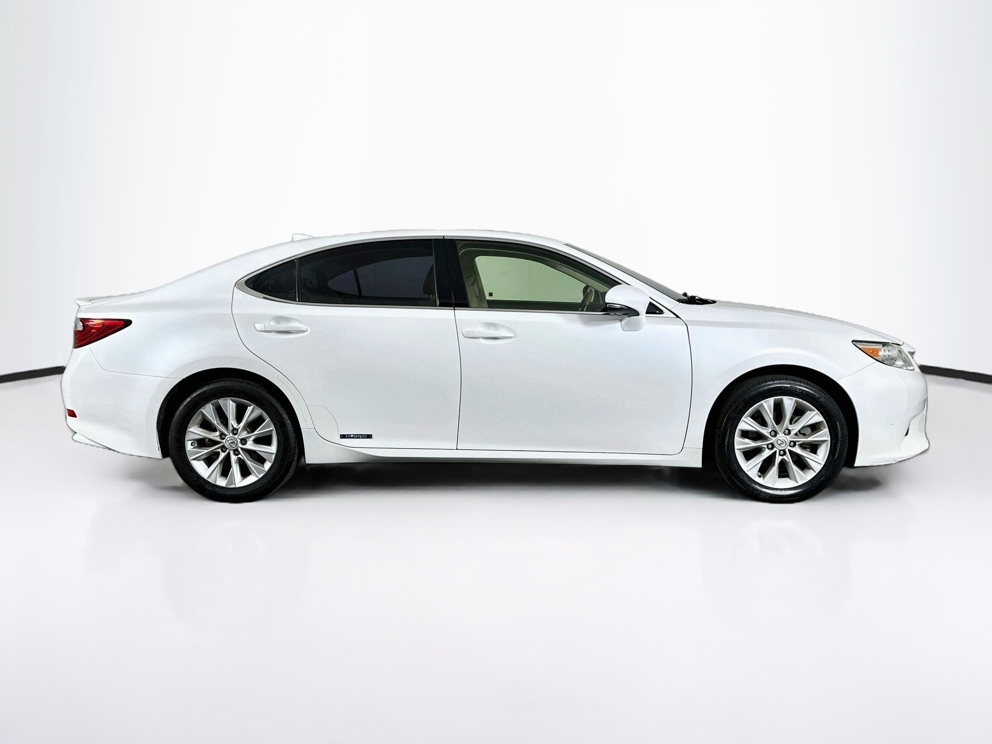 Used 2015 Lexus ES 300h w/ Navigation System Package FWD image 10