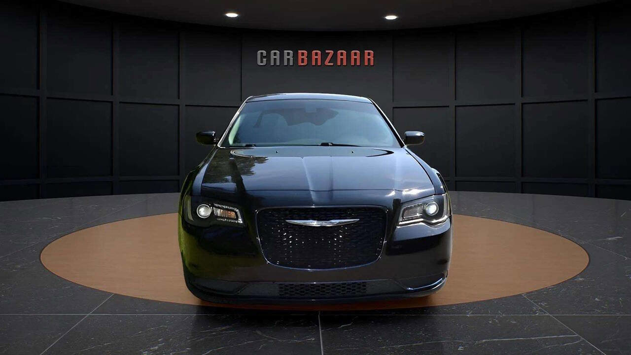 Used 2019 Chrysler 300 Touring w/ Sport Appearance Package image 4