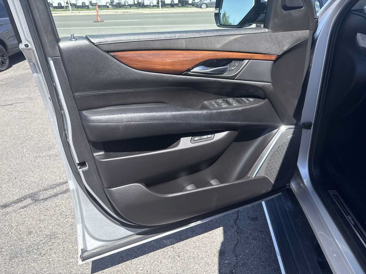 Used 2015 Cadillac Escalade Premium AWD/4WD image 9