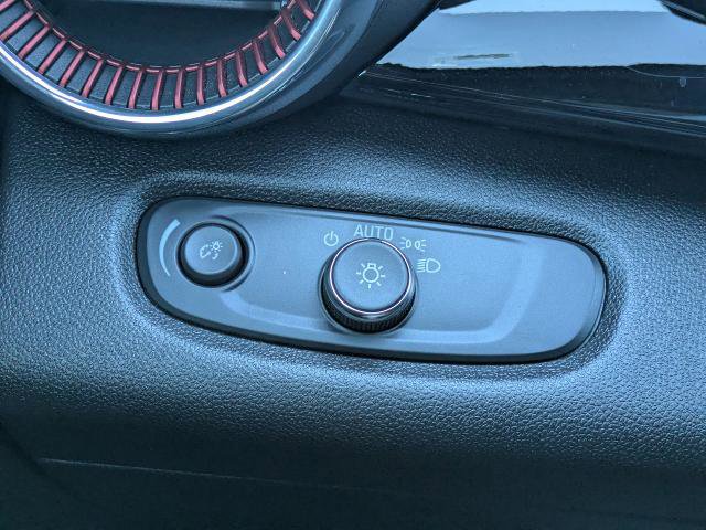 Used 2024 Chevrolet Trax RS w/ Sunroof Package image 27