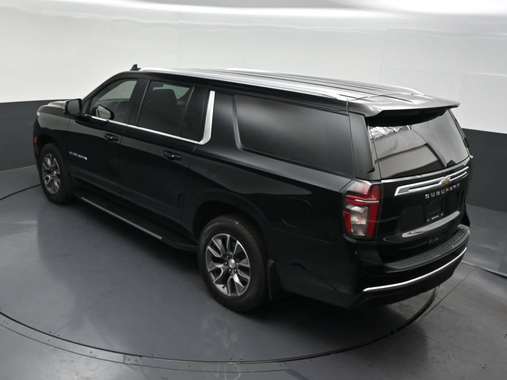 Used 2022 Chevrolet Suburban LT w/ Luxury Package RWD image 17