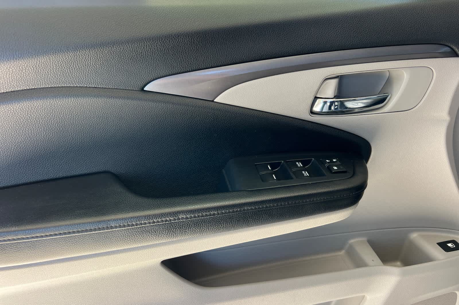 Used 2016 Honda Pilot EX image 12