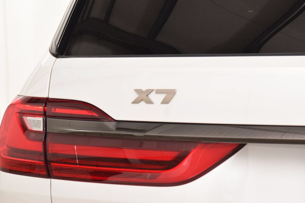Used 2020 BMW X7 M50i w/ Dynamic Handling Package AWD/4WD image 22