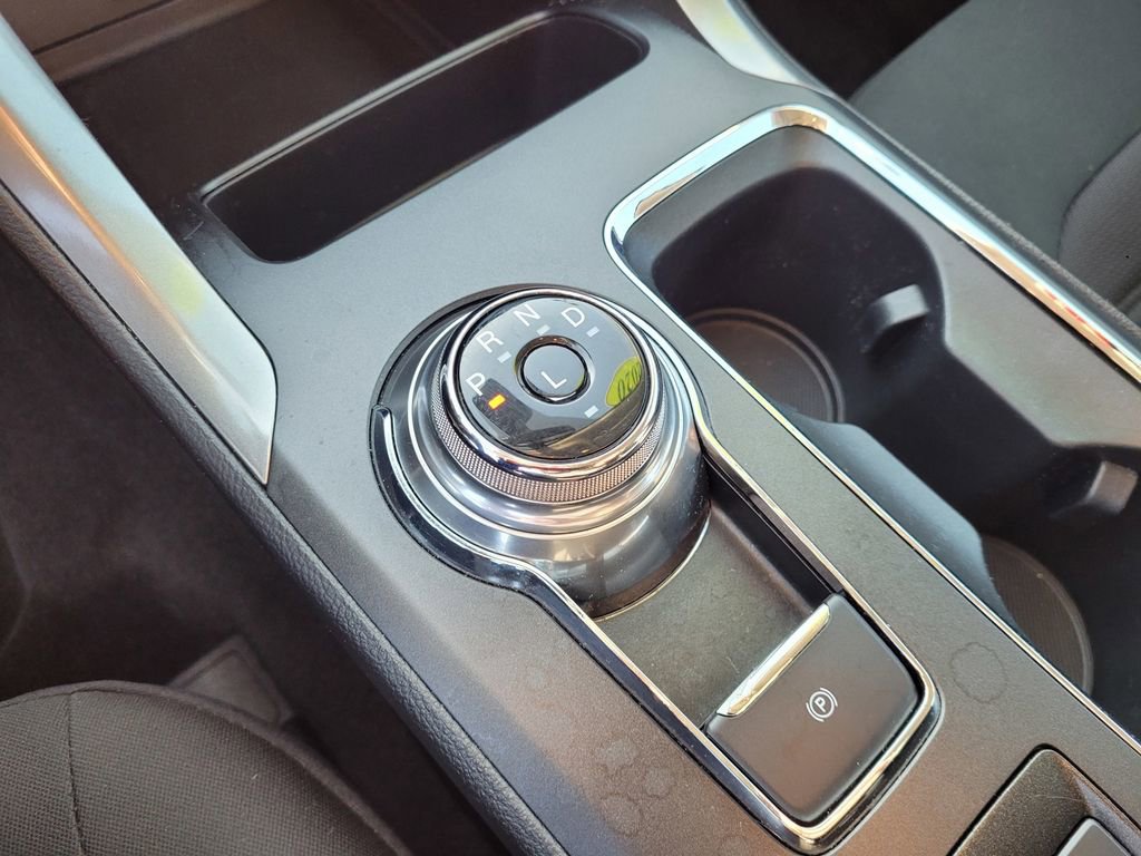 Used 2020 Ford Fusion SE image 16