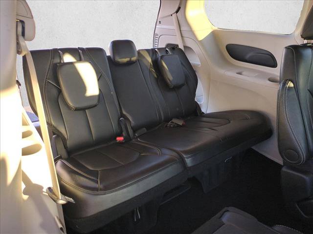 Used 2024 Chrysler Pacifica Touring-L FWD image 18