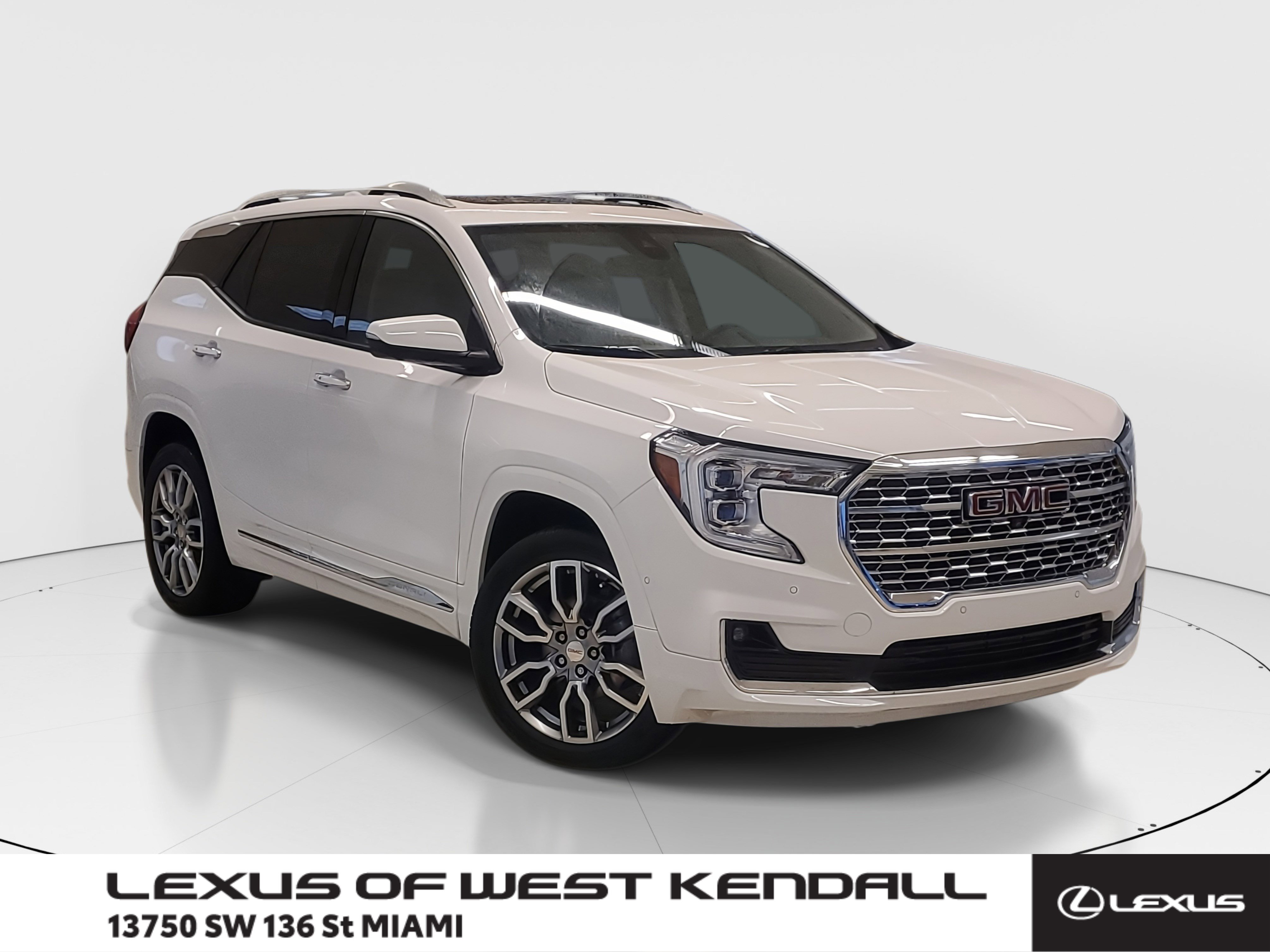 Used 2022 GMC Terrain Denali w/ Denali Premium Package image 1