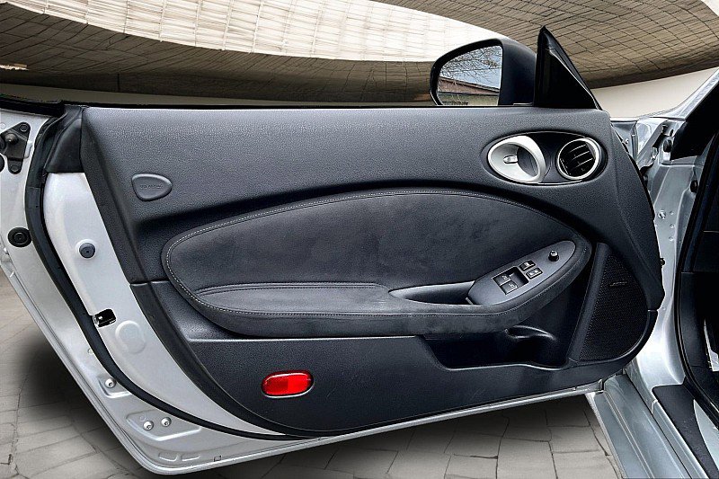 Used 2017 Nissan 370Z Touring image 17