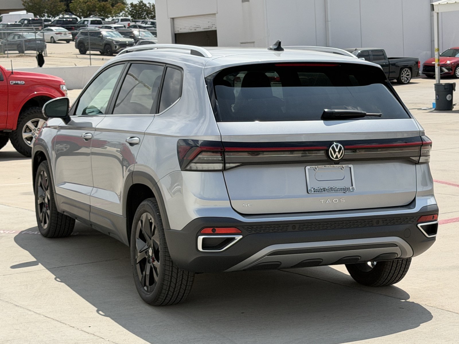 New 2026 Volkswagen Taos SE FWD image 6