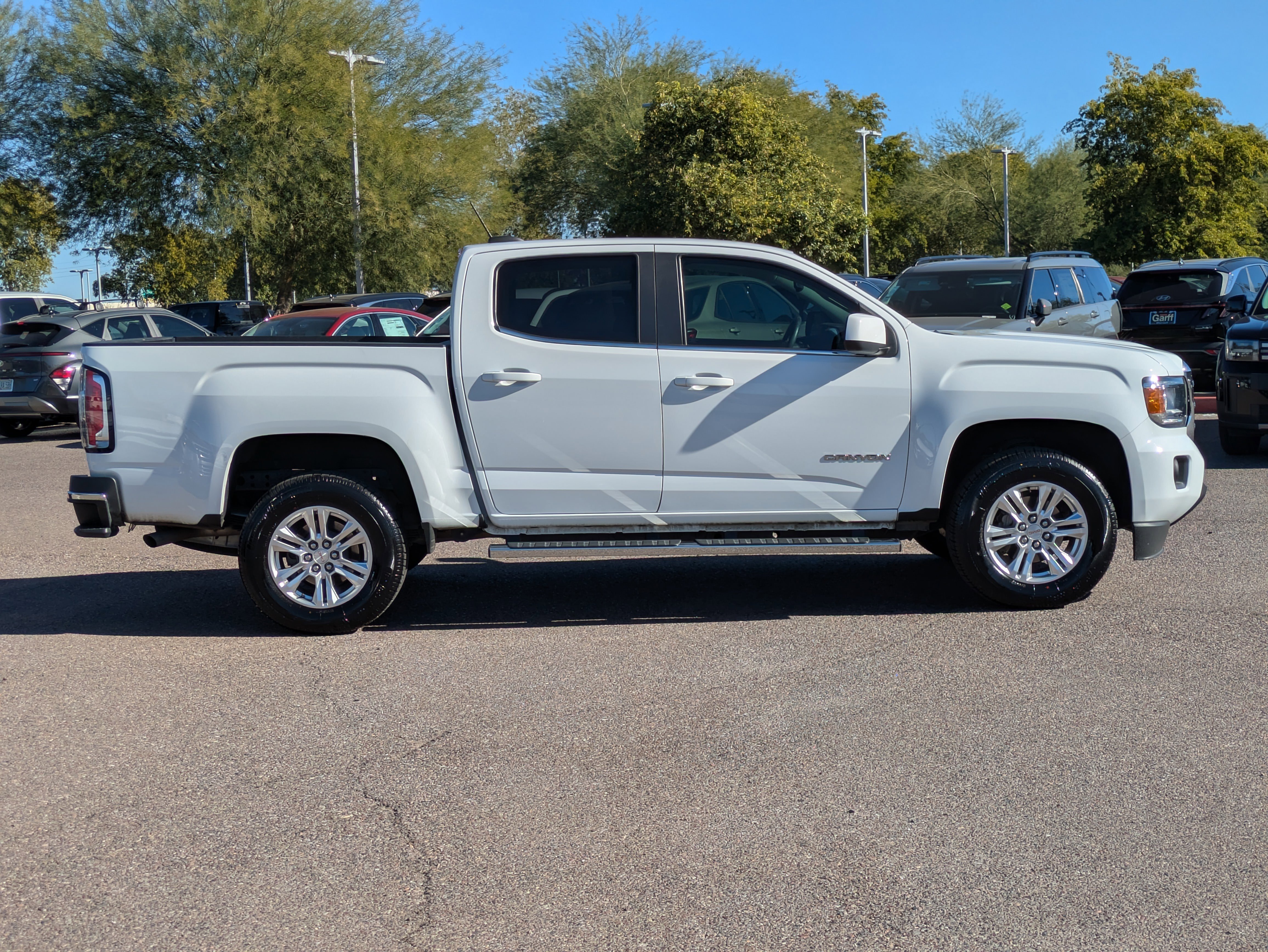 Used 2019 GMC Canyon SLE image 2