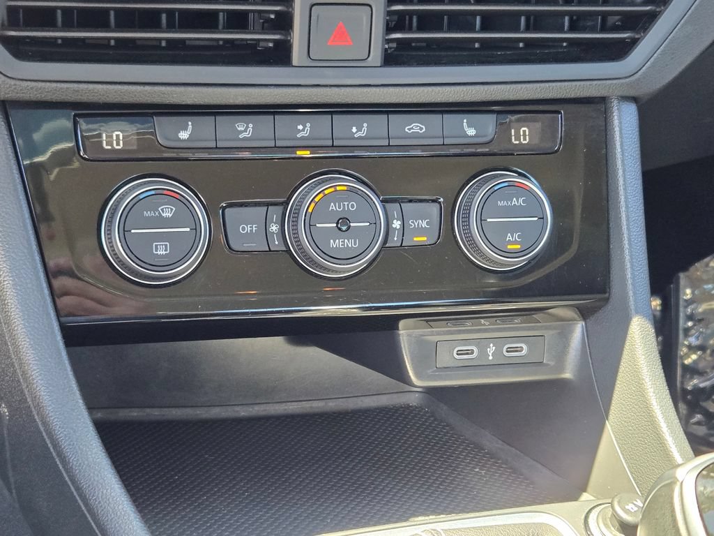 Used 2024 Volkswagen Jetta SE FWD image 31