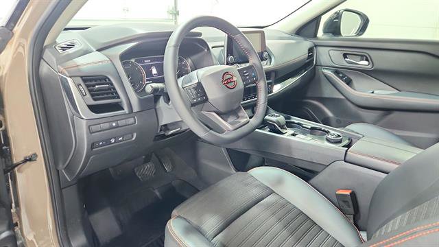 Used 2025 Nissan Rogue SV image 12