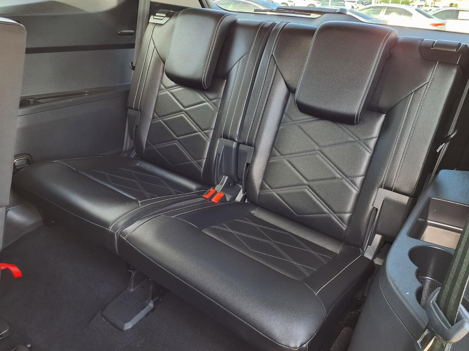 Used 2025 Volkswagen Atlas SE FWD image 23