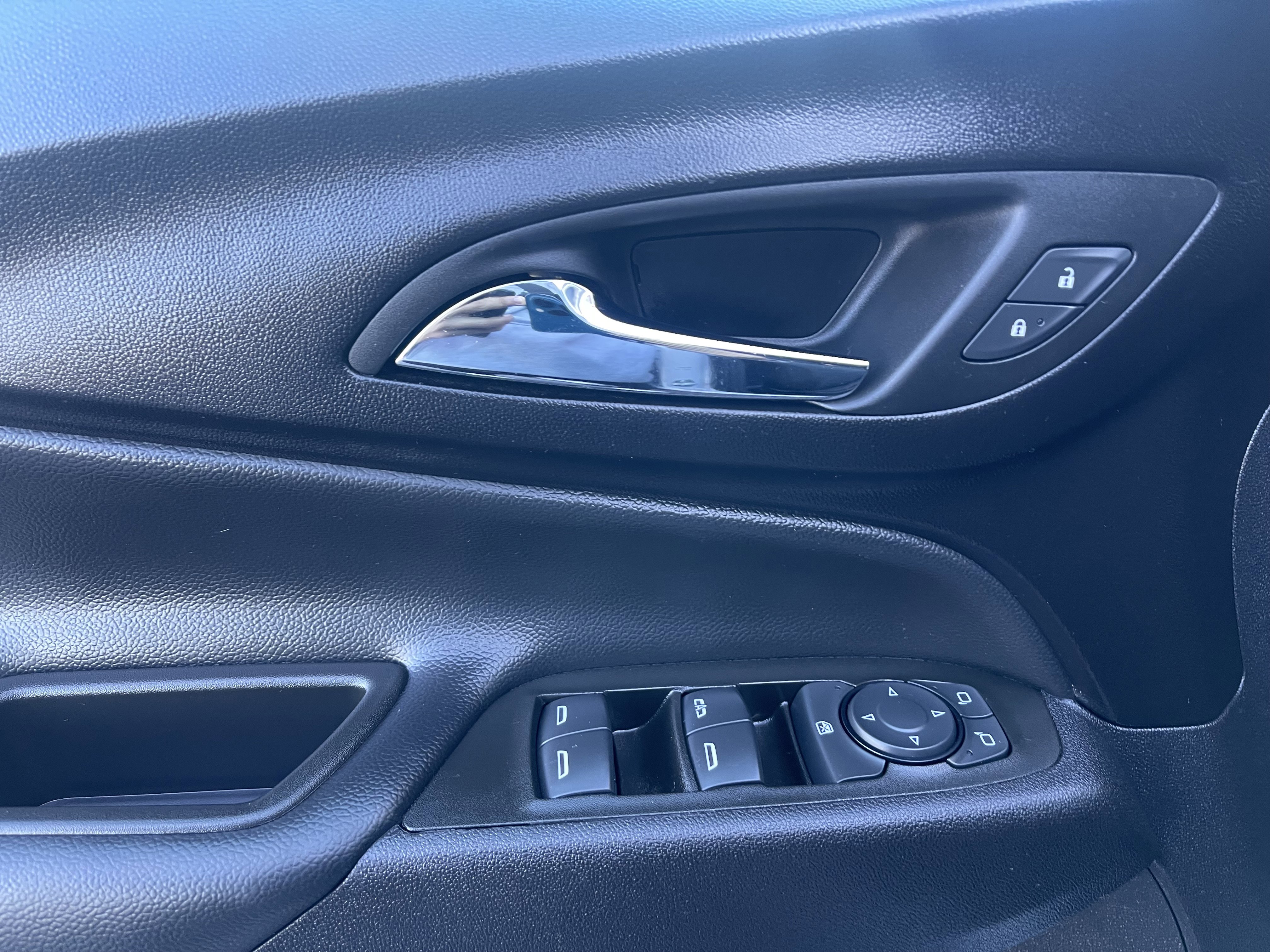 Used 2024 Chevrolet Equinox LT image 18