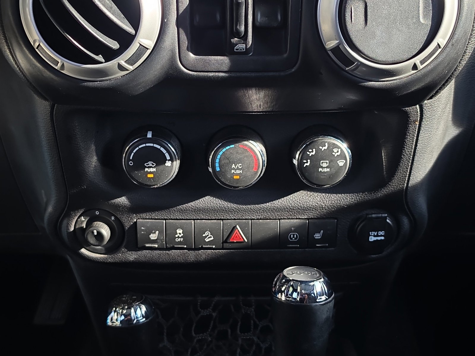 Used 2017 Jeep Wrangler Unlimited Rubicon w/ Cold Weather Group AWD/4WD image 24