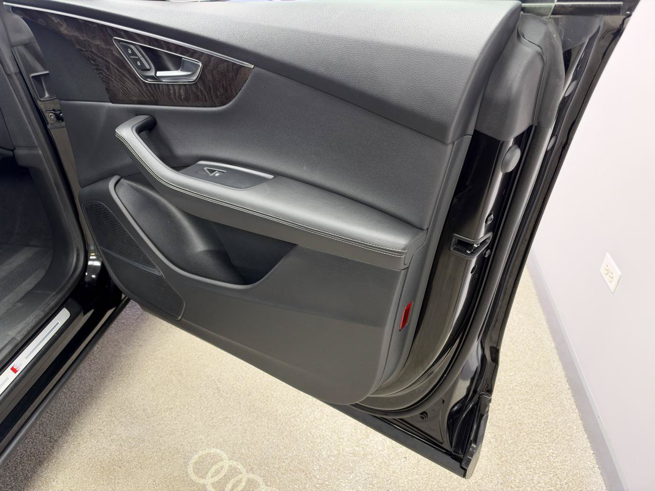 Used 2023 Audi Q8 Prestige w/ Prestige Package AWD/4WD image 13