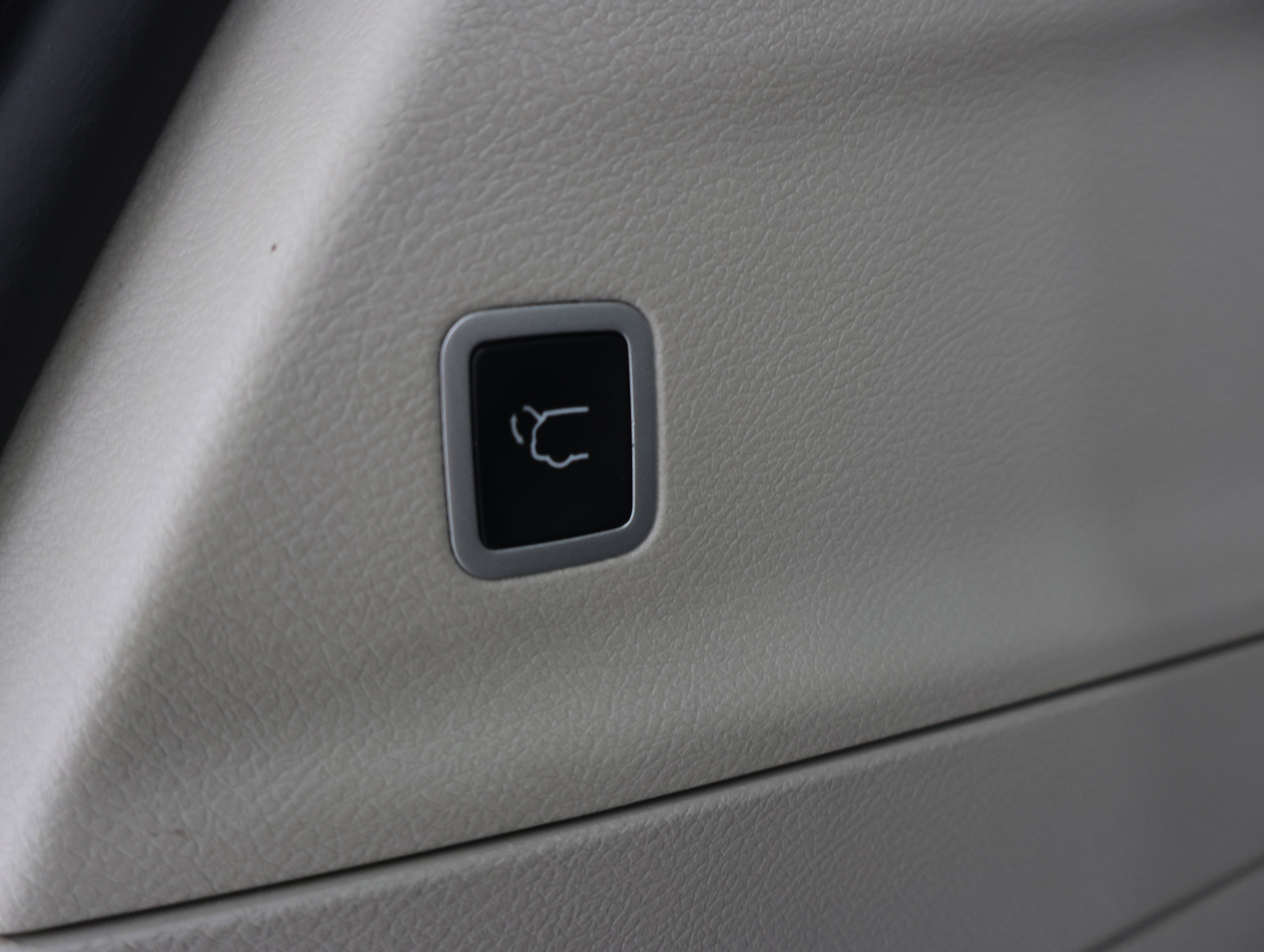 Used 2024 Chrysler Pacifica Touring-L image 28