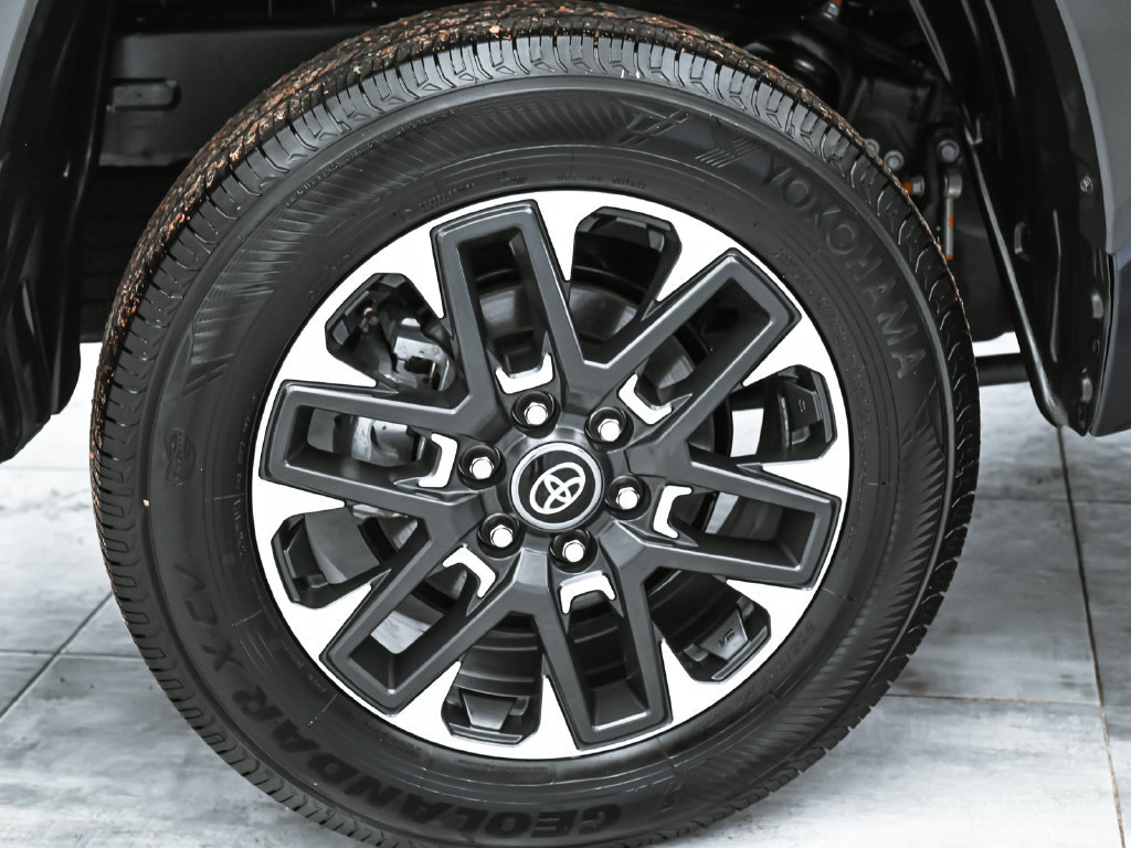 Used 2026 Toyota Tundra Limited w/ Power Package AWD/4WD image 9