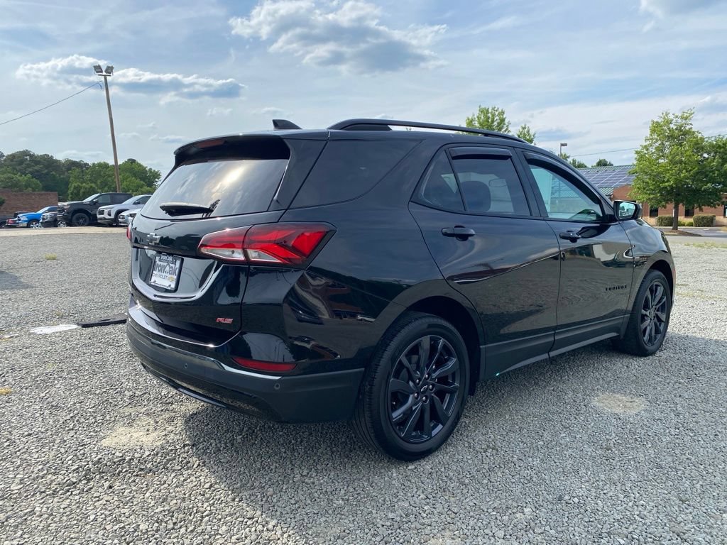 Used 2023 Chevrolet Equinox RS FWD image 3