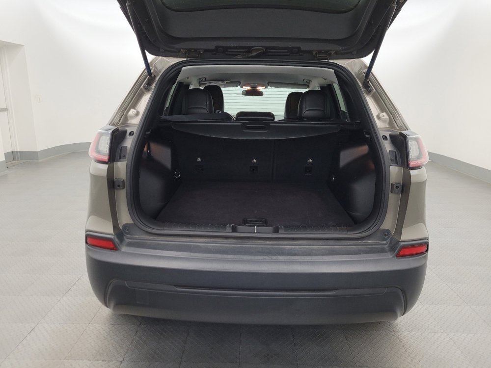 Used 2019 Jeep Cherokee Latitude Plus FWD image 29