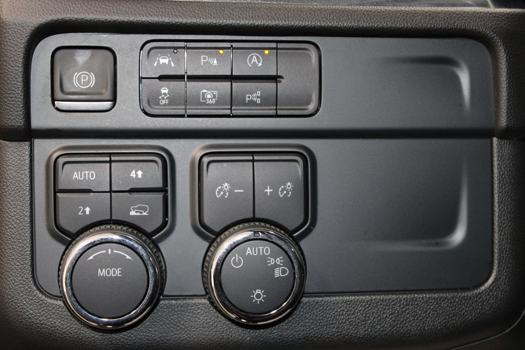 Used 2025 Chevrolet Tahoe LT AWD/4WD image 39