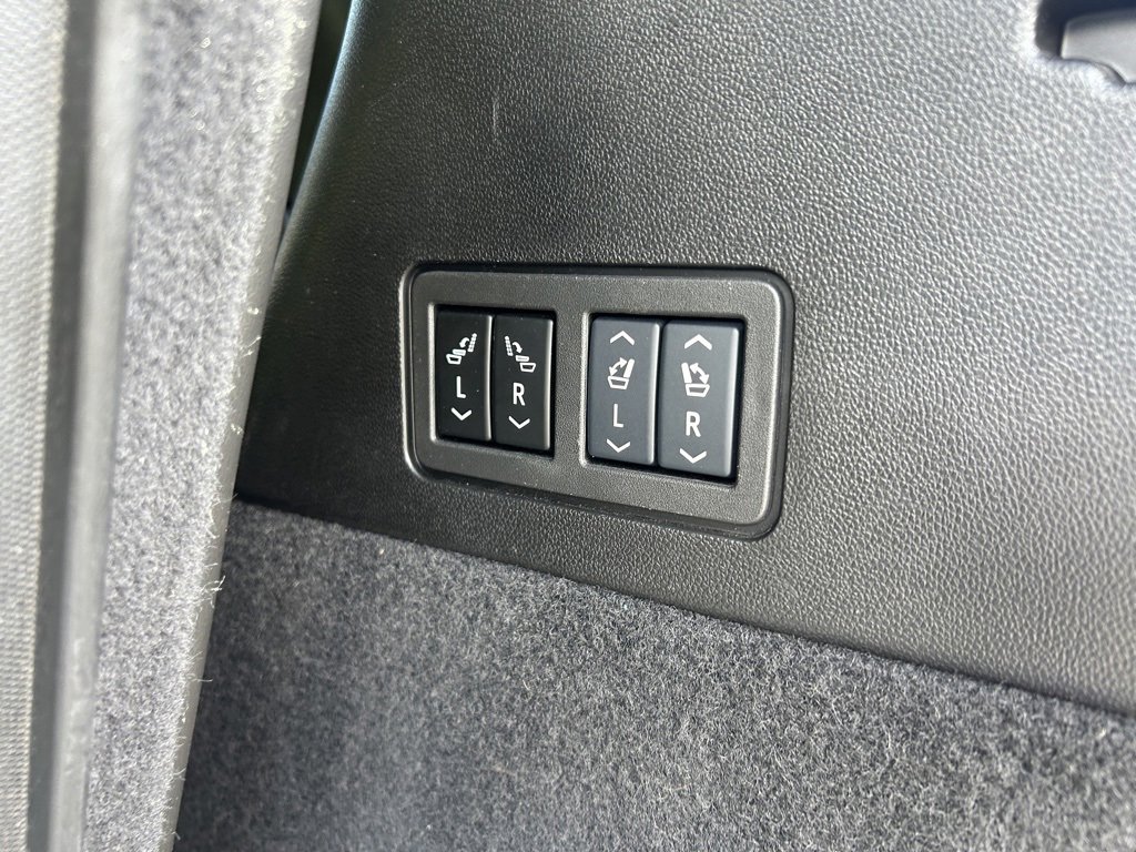 Used 2024 Cadillac XT6 Sport w/ Technology Package image 46