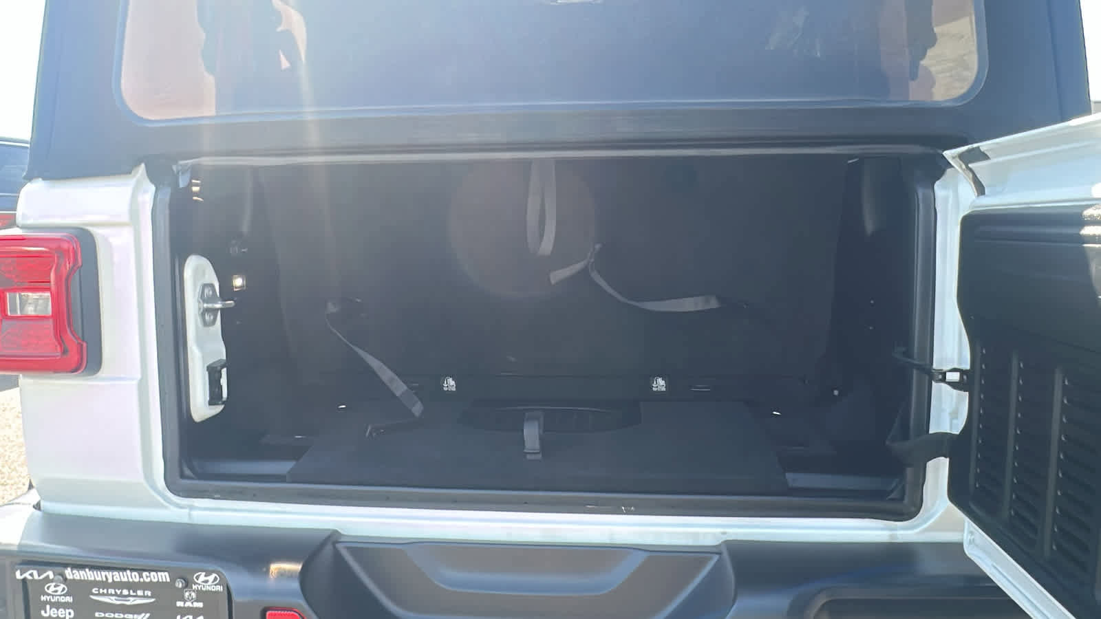 Used 2019 Jeep Wrangler Sport AWD/4WD image 28