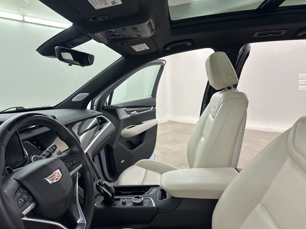 Certified 2025 Cadillac XT6 Sport w/ Technology Package AWD/4WD image 39