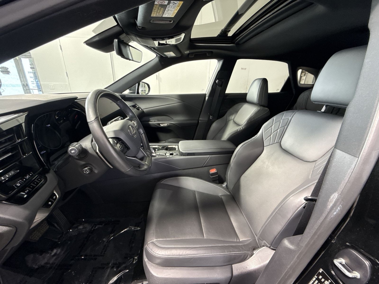 Used 2023 Lexus RX 350 Premium w/ Accessory Package AWD/4WD image 14