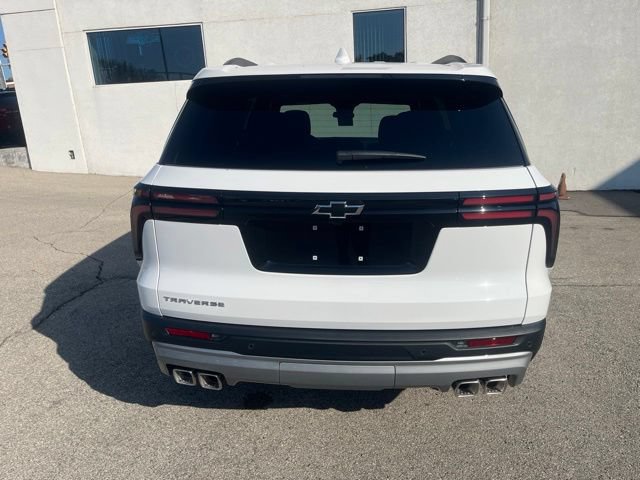 New 2027 Chevrolet Traverse LT w/ Sun and Wheel Package FWD image 4