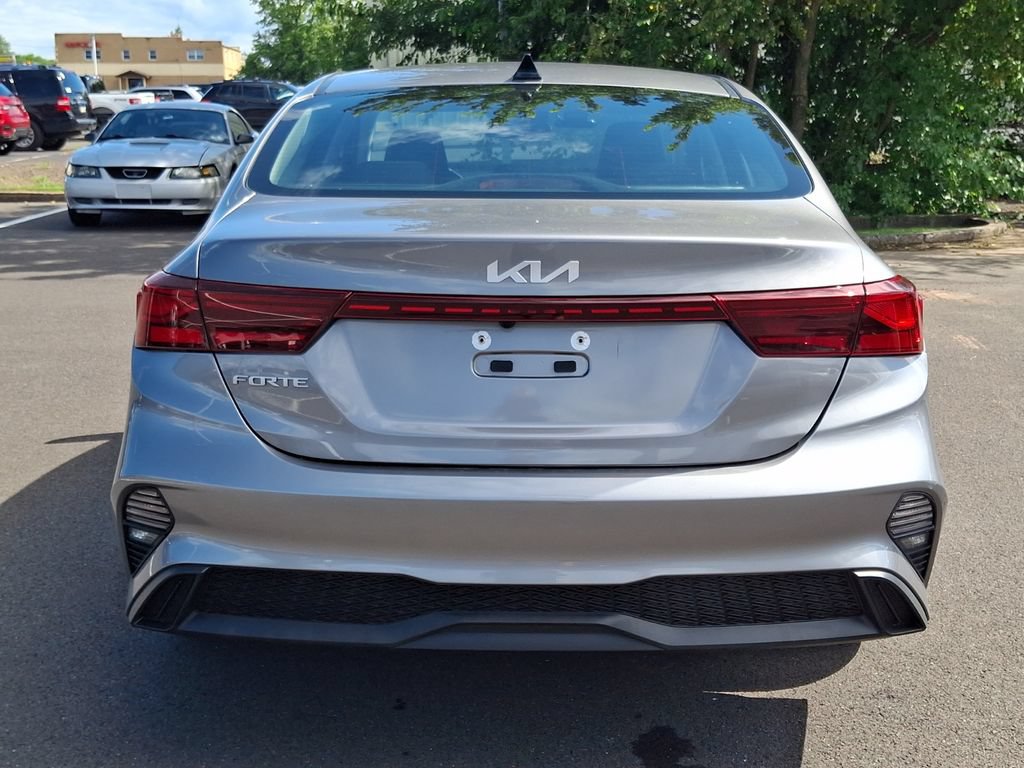 Used 2024 Kia Forte LXS w/ LXS Technology Package FWD image 8