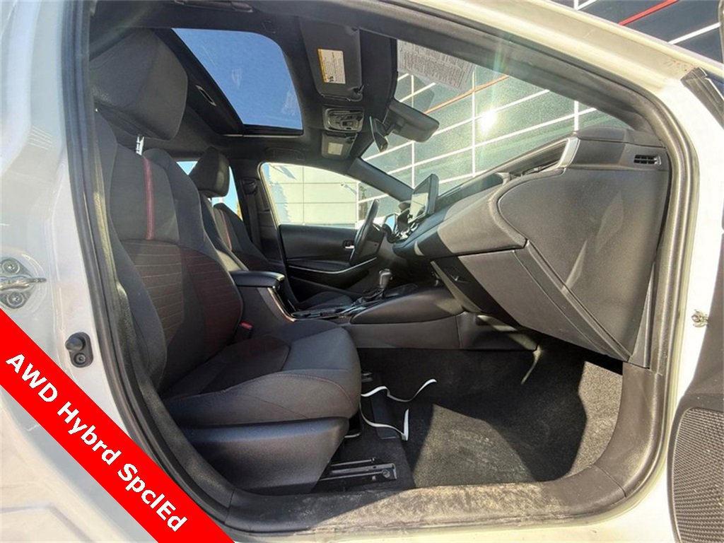 Used 2023 Toyota Corolla SE w/ SE Package image 9