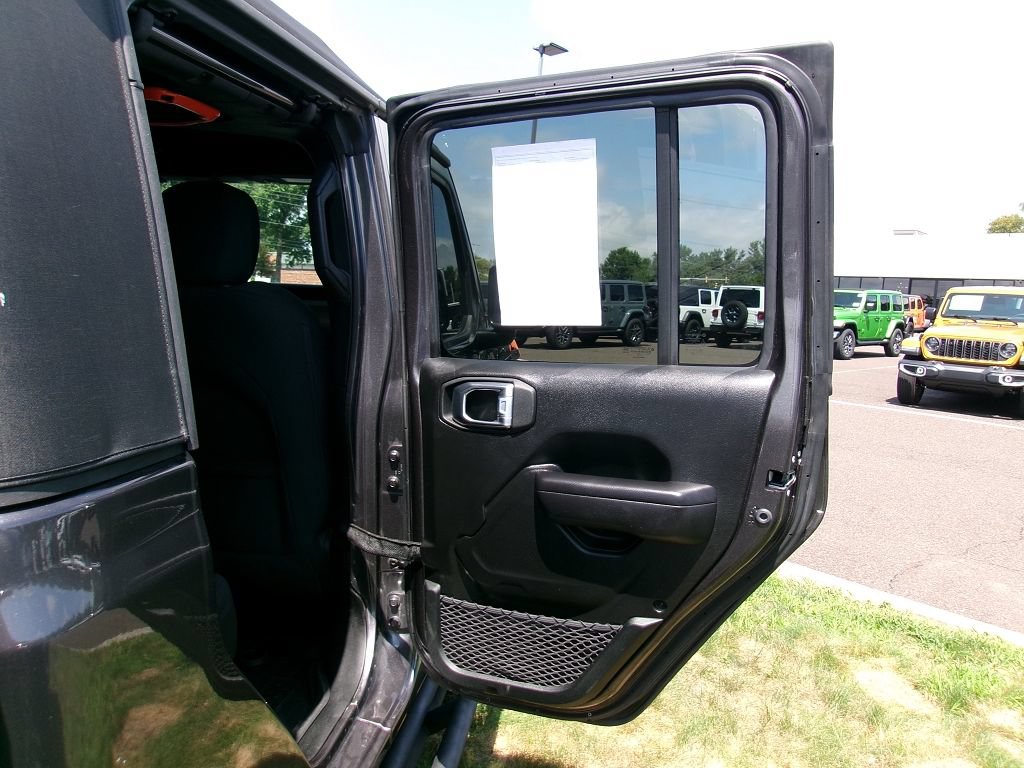Certified 2021 Jeep Gladiator Sport AWD/4WD image 9