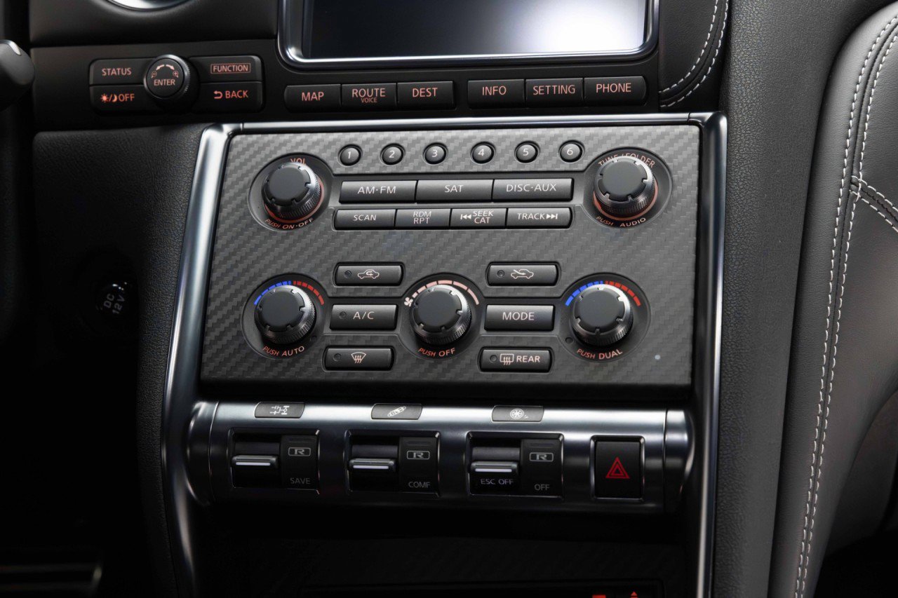 Used 2014 Nissan GT-R Black Edition AWD/4WD image 40