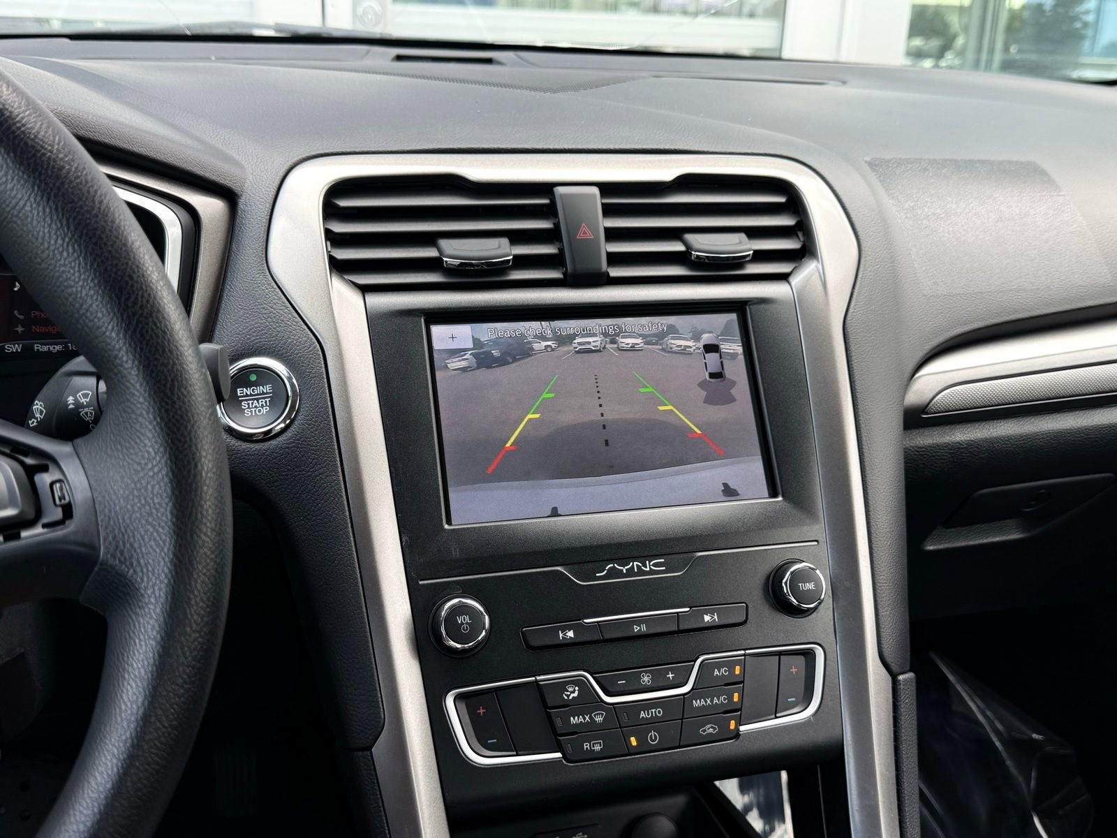 Used 2020 Ford Fusion SE FWD image 30