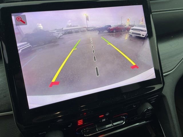 Used 2023 Jeep Grand Cherokee Limited image 21