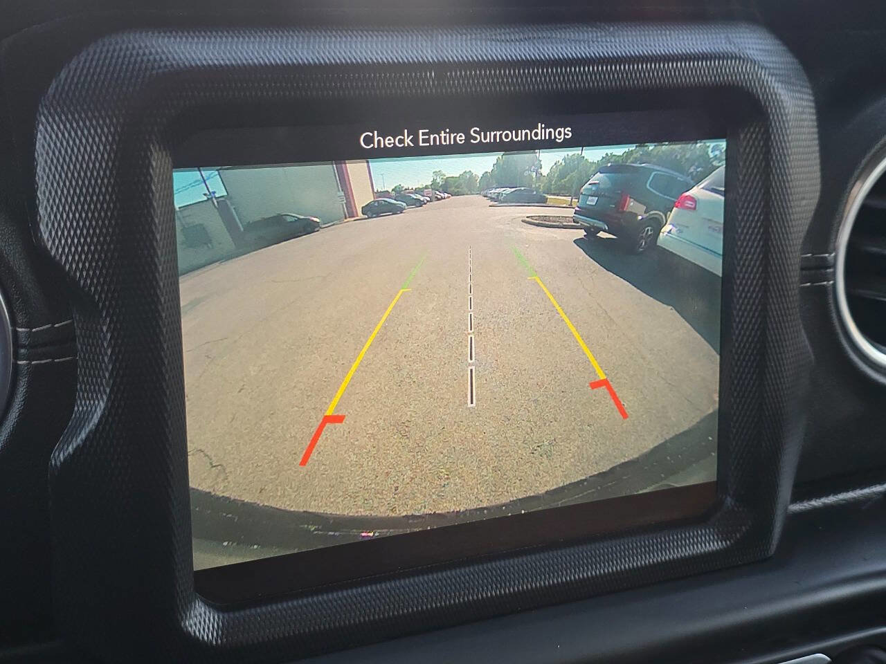 Used 2018 Jeep Wrangler Unlimited Sahara image 5