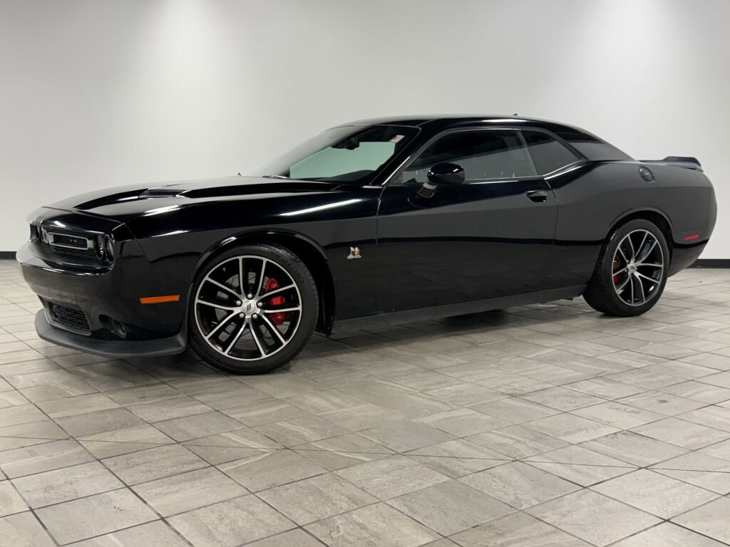 Used 2016 Dodge Challenger R/T Scat Pack w/ Leather Interior Group image 3