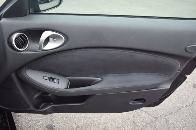 Used 2010 Nissan 370Z Touring w/ Sport Pkg RWD image 33