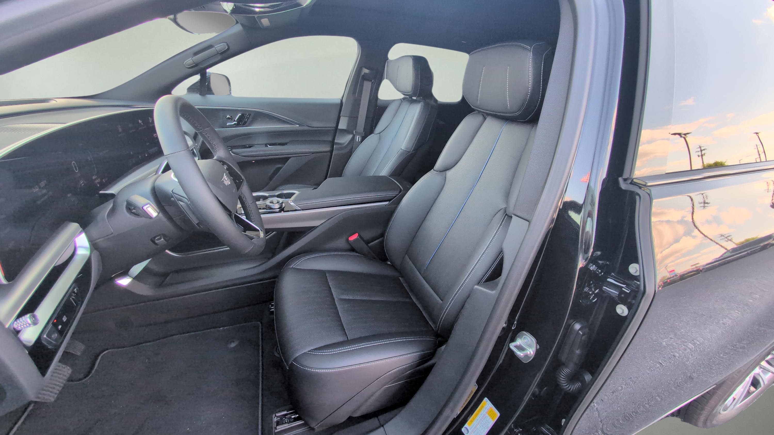 New 2025 Cadillac Lyriq Luxury image 18