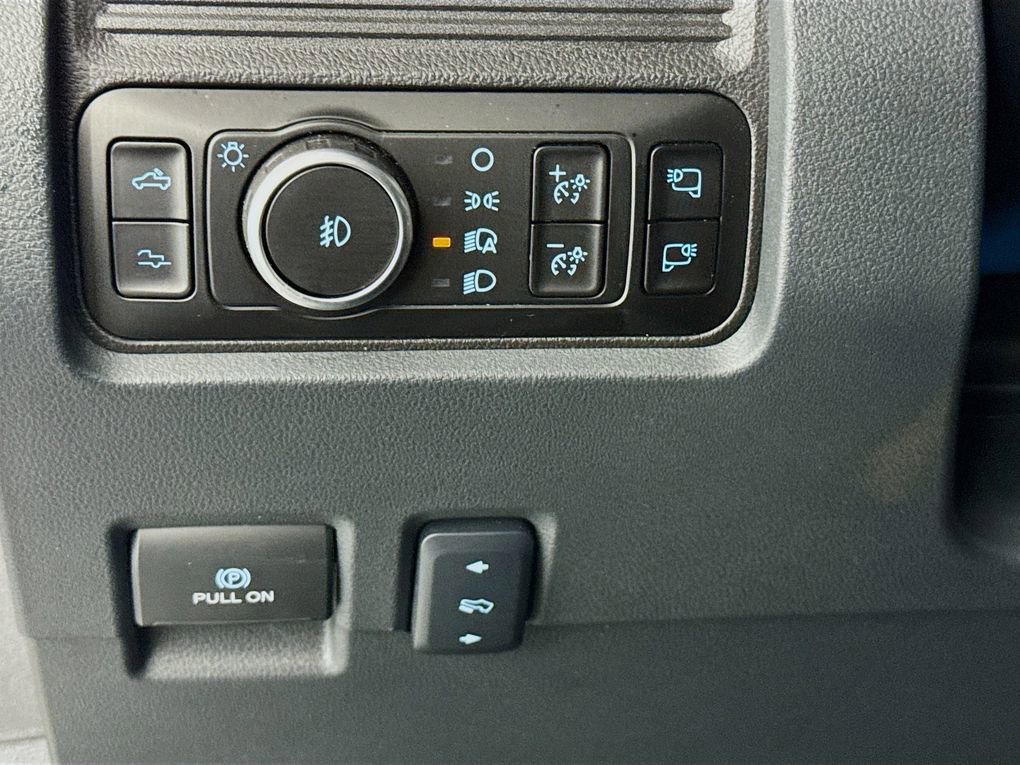 Used 2025 Ford F350 Platinum w/ FX4 Off-Road Package image 15