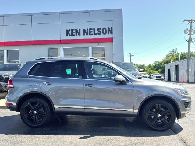 Used 2017 Volkswagen Touareg Wolfsburg Edition AWD/4WD image 14